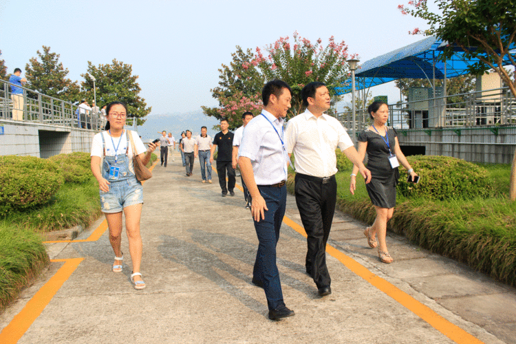 宜賓市市長杜紫平到清源水務(wù)集團考察調(diào)研