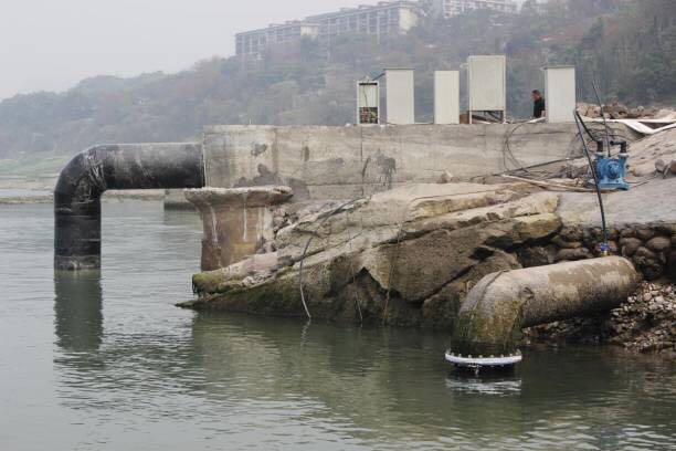 緊急啟用新建取水管 攻克低水位取水難題