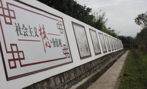 扶貧攻堅暖人心 感恩幫扶送錦旗
