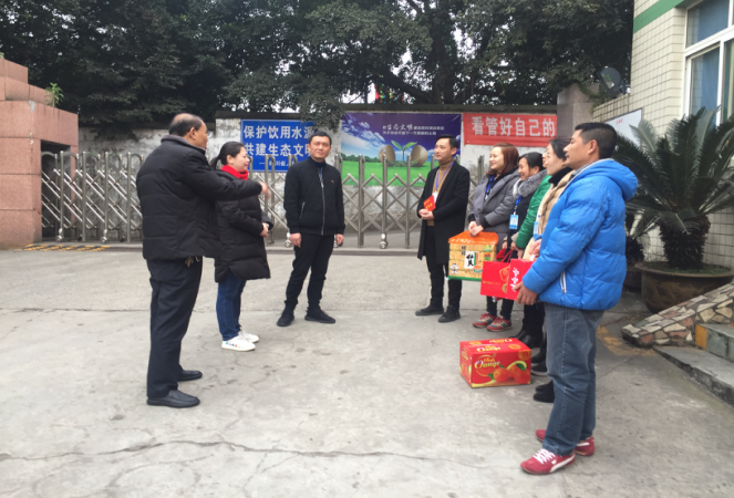 集團(tuán)公司春節(jié)慰問(wèn)一線(xiàn)職工