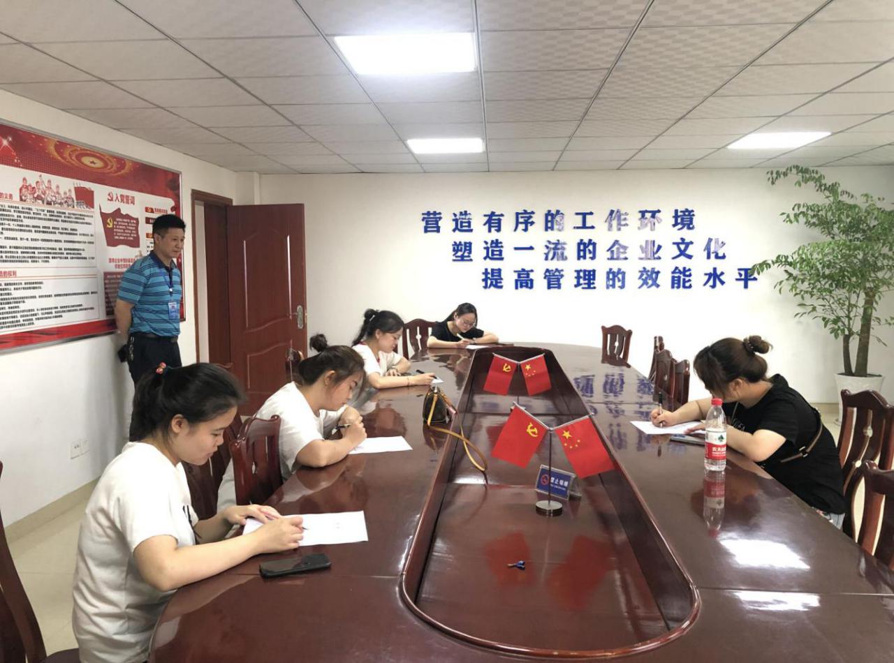 你我手牽手，爭(zhēng)做文明星