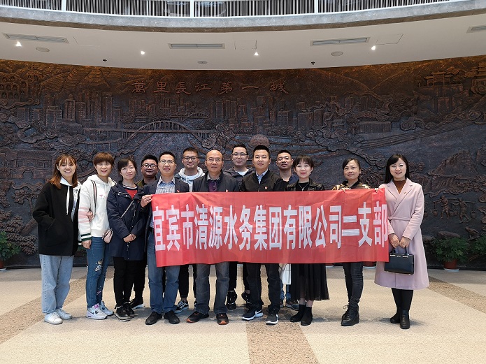 二支部開(kāi)展黨課專(zhuān)題輔導(dǎo)暨對(duì)照黨章黨規(guī)找差距組織生活會(huì)