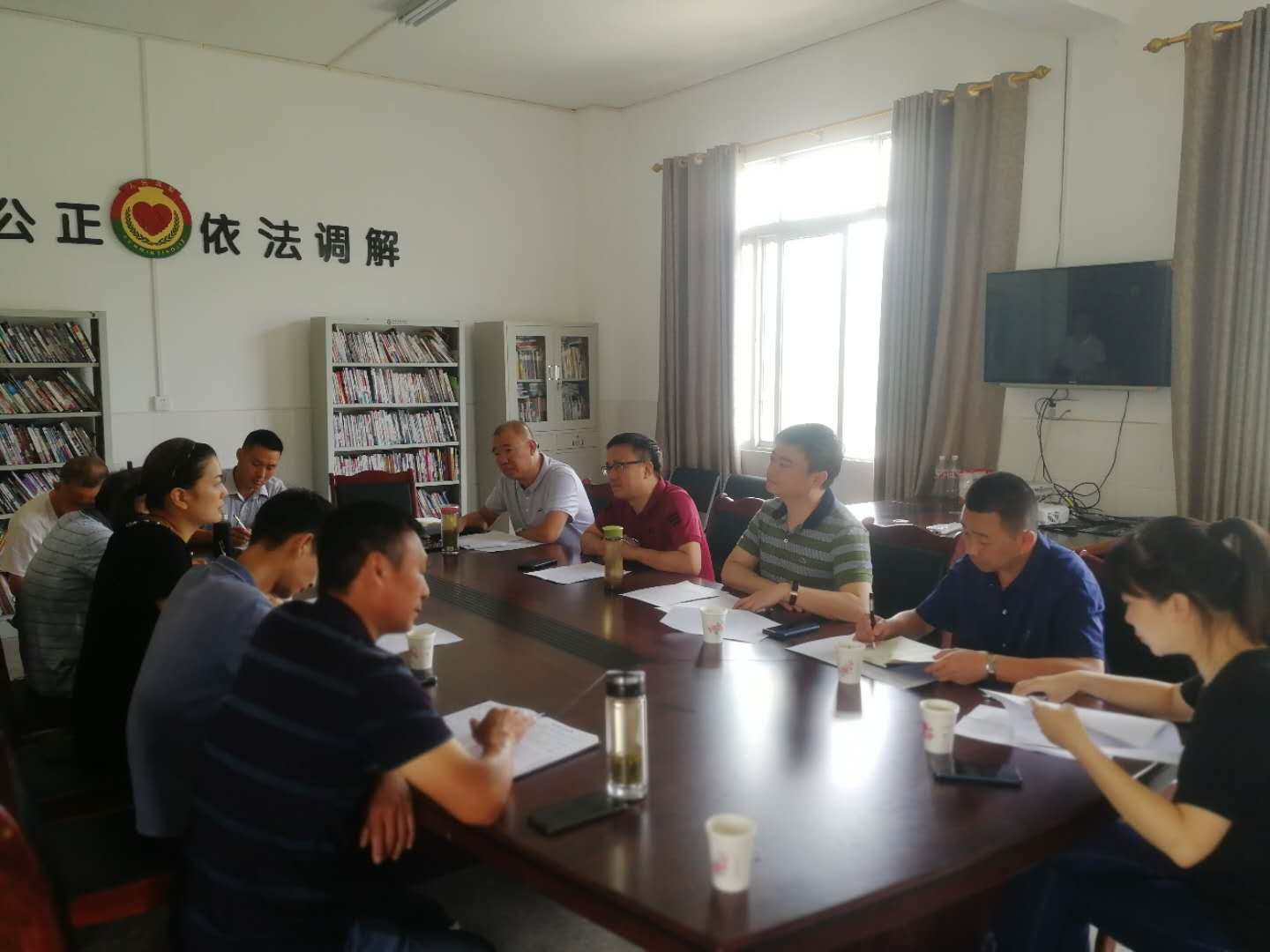 集團(tuán)公司黨委書記、董事長(zhǎng)周燕賓一行到栗子村開展脫貧幫
