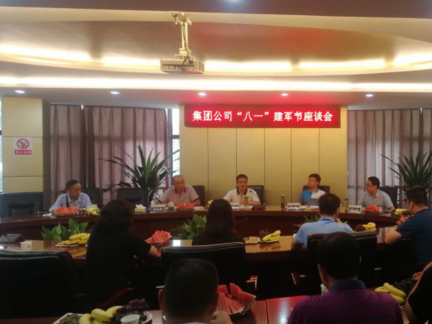 “退伍不褪色，退役不退志”