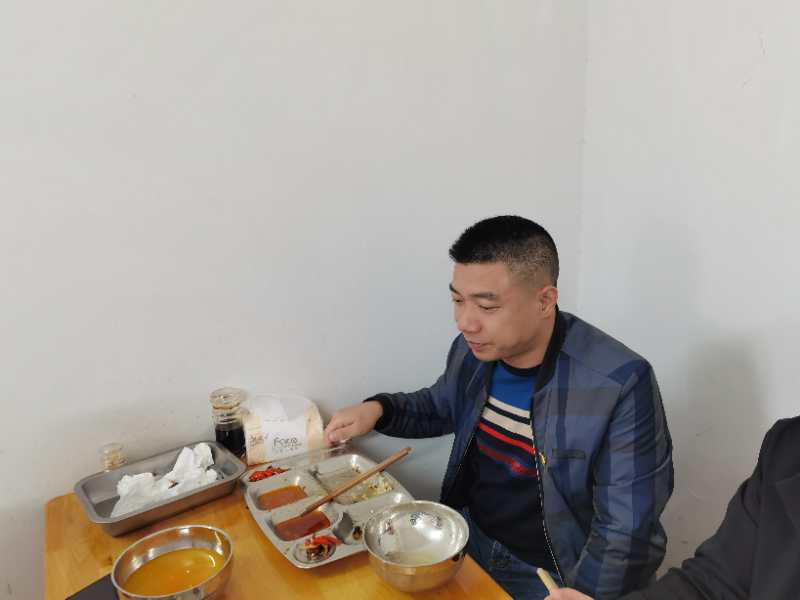 強(qiáng)監(jiān)督，重引導(dǎo)，杜絕“舌尖上的浪費(fèi)”