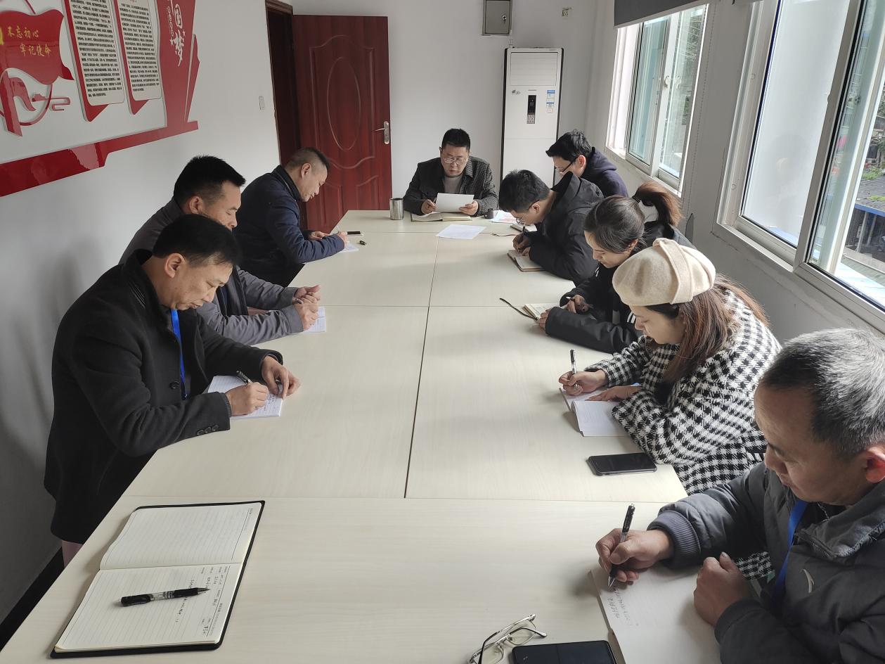 投資公司開展黨的十九屆六中全會、 宜賓市第六次黨代會精神專題學(xué)習(xí)會議