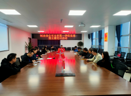 弘揚(yáng)雷鋒精神，在平凡中成就不平凡